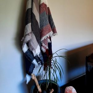 2 🍂 garage scarves. Large, warm, stylish.